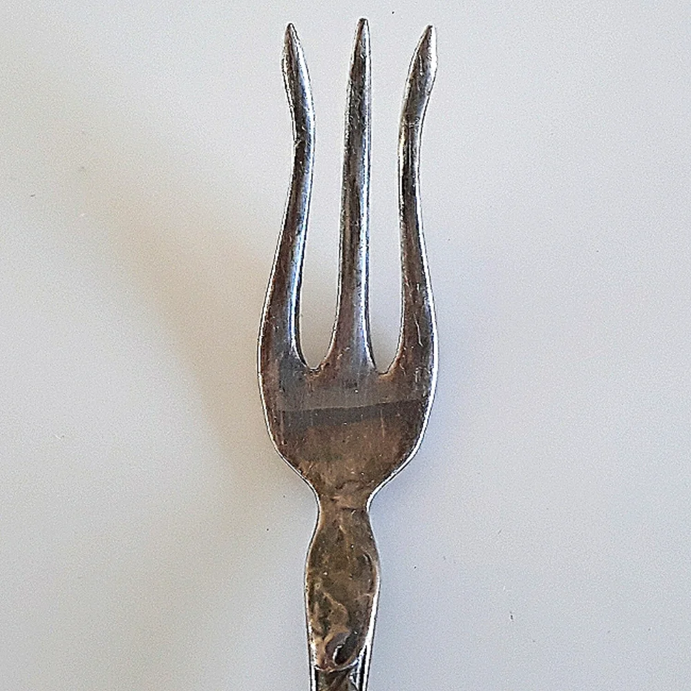 1877 Niagara Falls Silver Co. 3-Tine Fork 7.25
